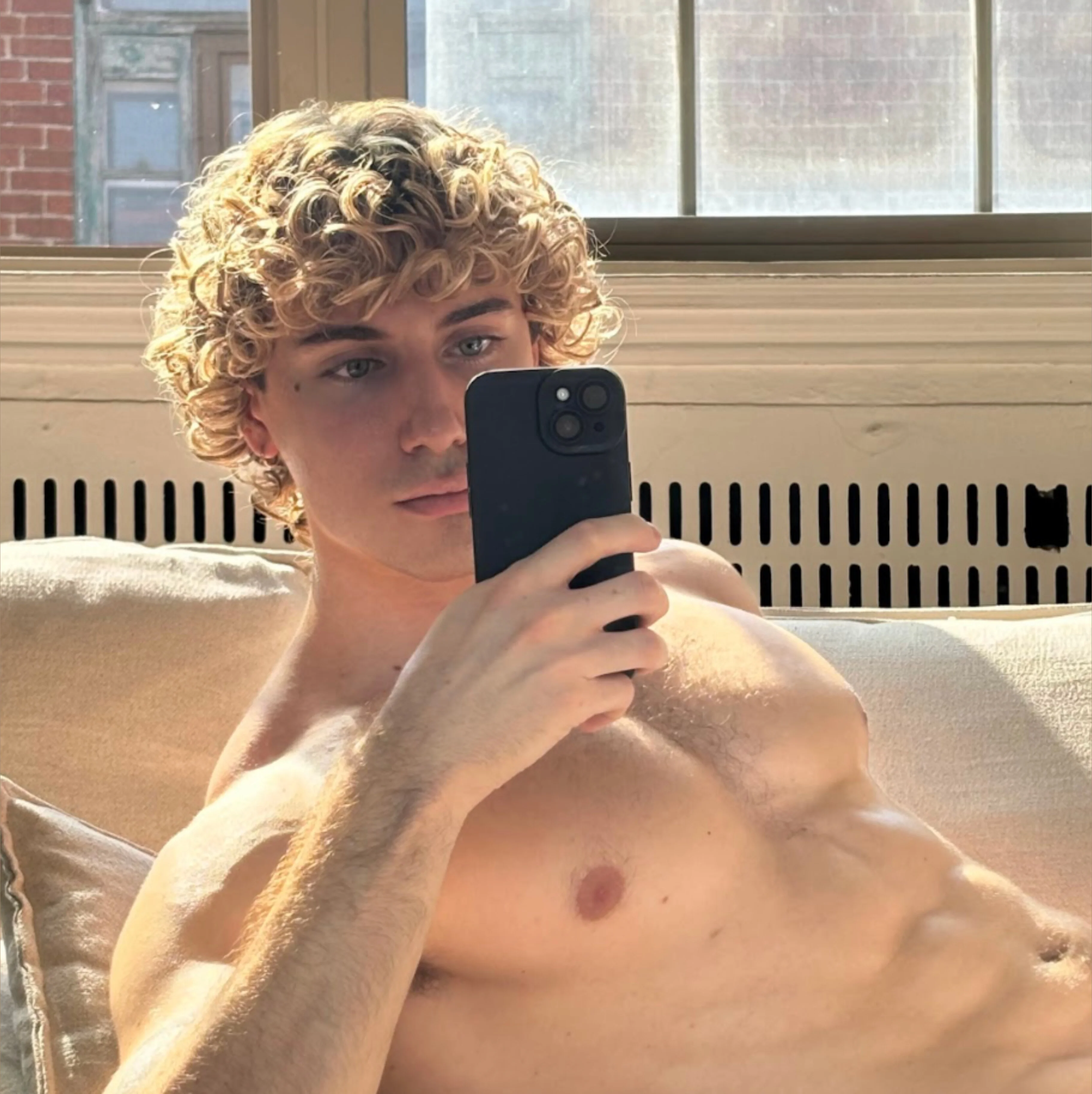 Caleb @blondecurlyboy profile picture